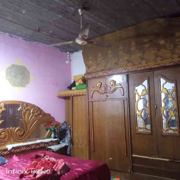 بيت للبيع

 رقم بلدي مسجل في البصرة منطقة العينة خلف المحكمة قرب الاربع شوارع 
مساحة البيت/ 100 متر 
الواجهة 5 متر والعرض 20 متر 
مكونات البيت/ طابقين
 الطابق الاول، غرفة نوم+ صالة+ استقبال+ مطبخ + صحيات 
الطابق الثاني مكامل ع النص باقي + سقف البيت كونكريت
سعر البيت/ 55 مليون وبيهه مجال 

اي استفسار الاتصال على الرقم التالية او مراسله على الواتساب ***********
