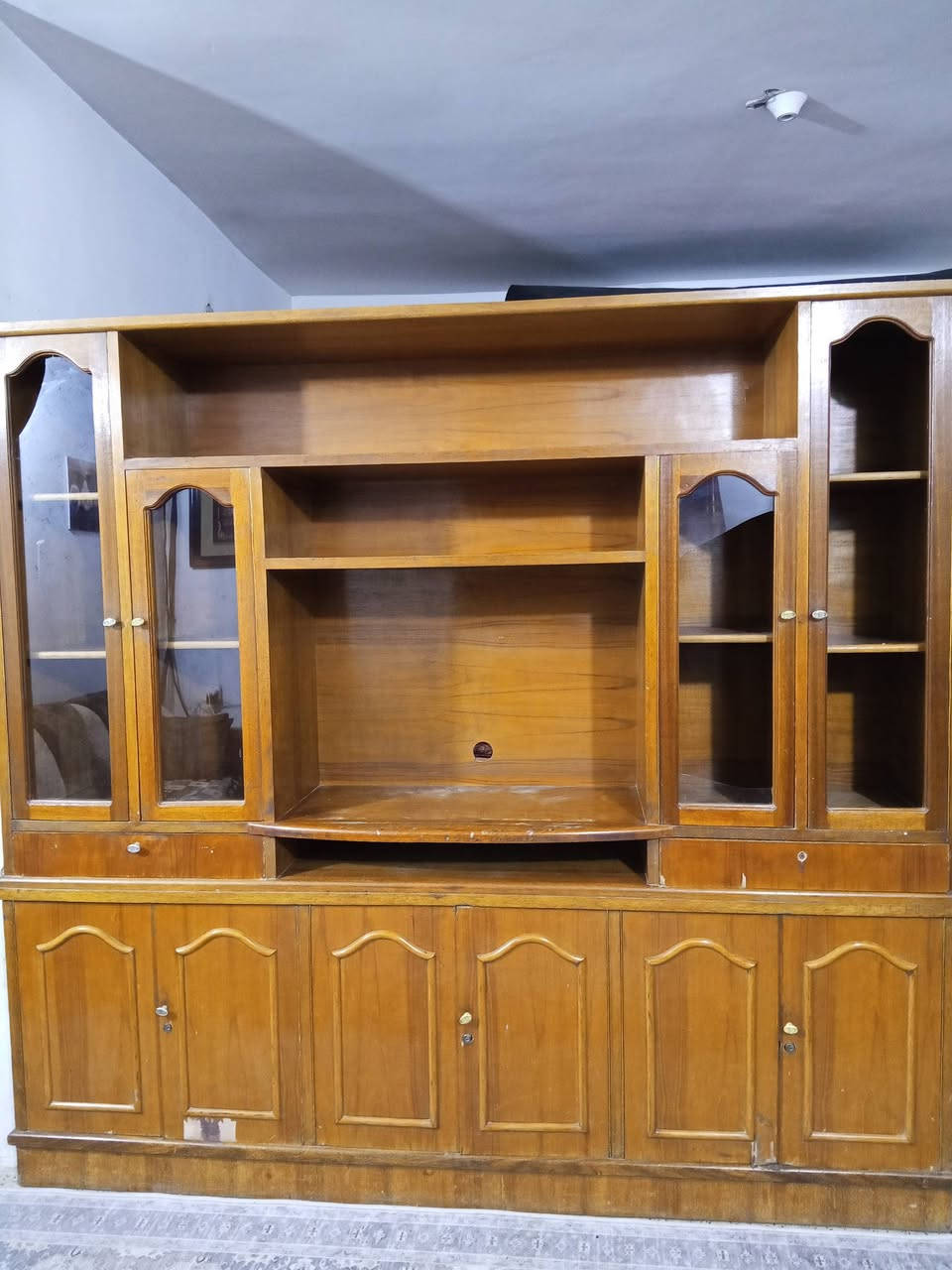 سلام عليكم غراض للبيع
مكيف جنرال 
معرض صاج خشب 
تخم 10 مقاعد 
كاونتر خشب 
جربايه 
العنوان بغداد حي الخضراء 
***********
