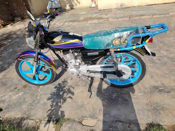 سلام عليكم للبيع دراجه موديل ٢١ دراجه حلو حيل متعوب عليها من البيت للمحل دراجه احله من الصوره سعر ٤٥٠ وبيها مجال  مكاني الضلوعيه رقم /***********
