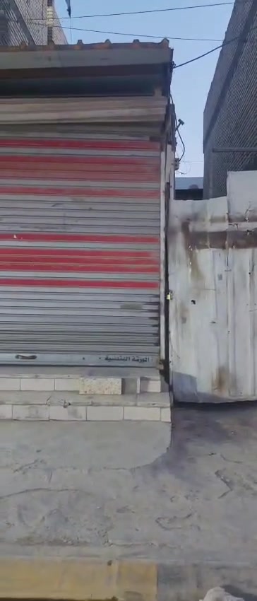 السلام عليكم قطعة أرض تجارية طابو زراعي سند 25 المساحة 100 (5-20)يوجد بها محل مؤجر العنوان البياع الشرطة الرابعة شارع المدارس السعر 110 وبيها مجال للاستفسار الاتصال ***********
