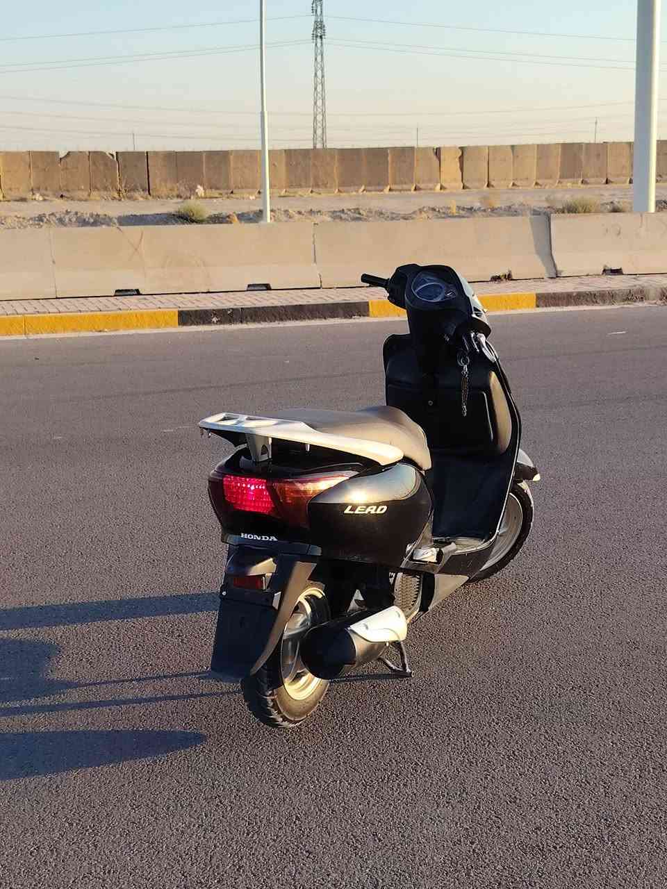 السلام عليكم 
ليدي حديث للبيع 
بيع فقط ب 750 وبي مجال شي قليل 
نضافه بل 100/100
لايت زنون كله شغال 
الاتصال عل هاذه الرقم ***********
