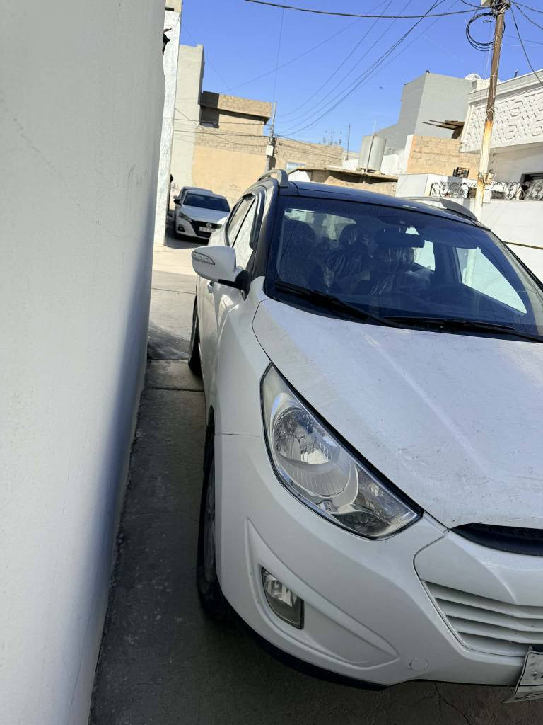 تۆکسون مودێل 2011
حیزام بویاخ
جەمپێکی خفیفی پێشەوەی هەیە
پانورامایە 
گێرومکینەو تەقەورەقەی بەشەرت 
سحری 98مجال
شوێن هەولێر 
ژمارە موبایل *********** أربيل, العراق
