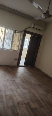 طابق اول للاجار في المنصور حي المهندسين  صالة كبيرة وغرفه نوم ومطبخ وح...