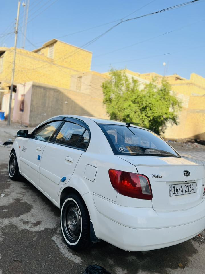 السلام عليكم كيا ريو مديل 2009 خليجيه مكينه 1600 لا تنقيص ولا تبخير شرط الفحص 
رقم نكليزي تحويل ثاني يوم السياره جاهزه عله آخر حبايه تبريد تخم تاير حداديه شاشه حديثه كاميرا بك  كله جديده السياره ما تخسر عليه اي شي للتوضيح السياره مصبوغه احزام السياره جاهزه مال جناي البياع شراي لا يتصل السعر (77$)وبيه مجال للستفسار  والتواصل اتصال او واتساب *********** 
المكان ((ناصريه مركز المدينه))
