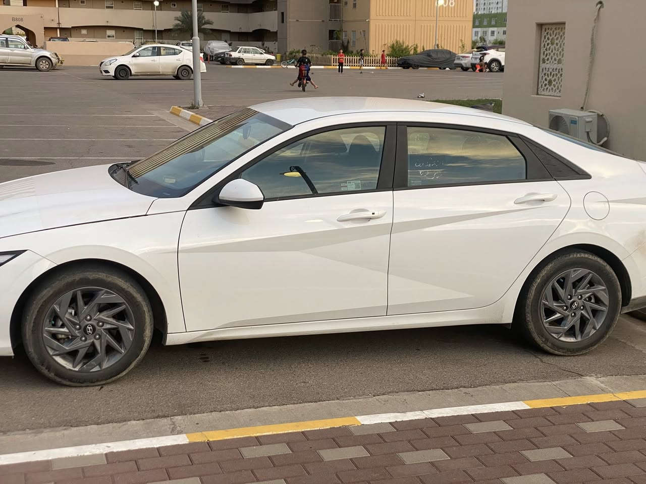 النترا هايبرد ٢٠٢٥  أمريكي لون ابيض  
الموصفات  بلو 
بصمه 
سايد بريك دكمه 
كروس سرعه
رادار أمامي 
مانع تصادم
قياده ذاتية 
بك لايت لد صندوق ذكي 
صور الحادث داخل امريكا بالمنشور سياره جديده بكل معنى الكلمه تبديل جاملغ امامي فقط الشاصي والغد مكفول شخط مابيه السياره رقم بغداد مميز العداد ٢٠. الف ميل السعر ١٦٣ للاتصال ***********
