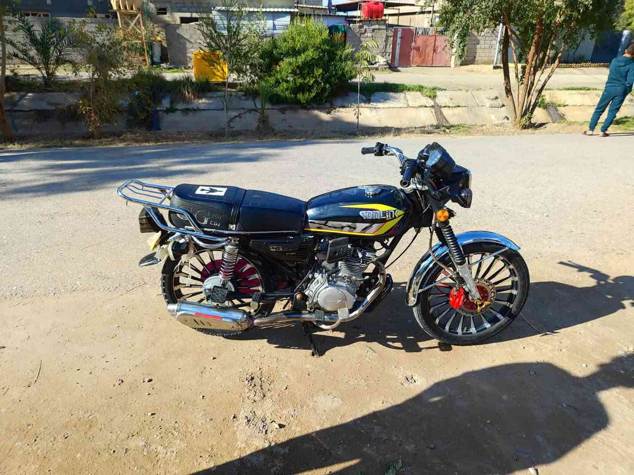 سلام عليكم دراجه سيفان لبيع موديل 25 فول نضافه مكفوله من كلشي المكان ديالى شهربان  750وبيه مجال الشراي يتصل عل رقم/***********/
