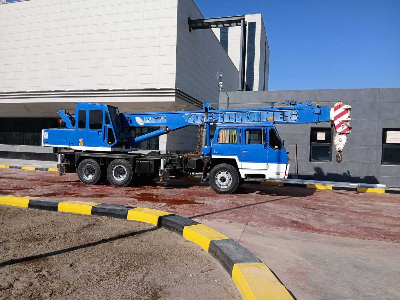 السلام عليكم للبيع  كرين 16طن سلايتين
تخم تاير كهربائيات شغالة كرين جاهز للعمل السعر 210
للاستفسار *********** . ***********
