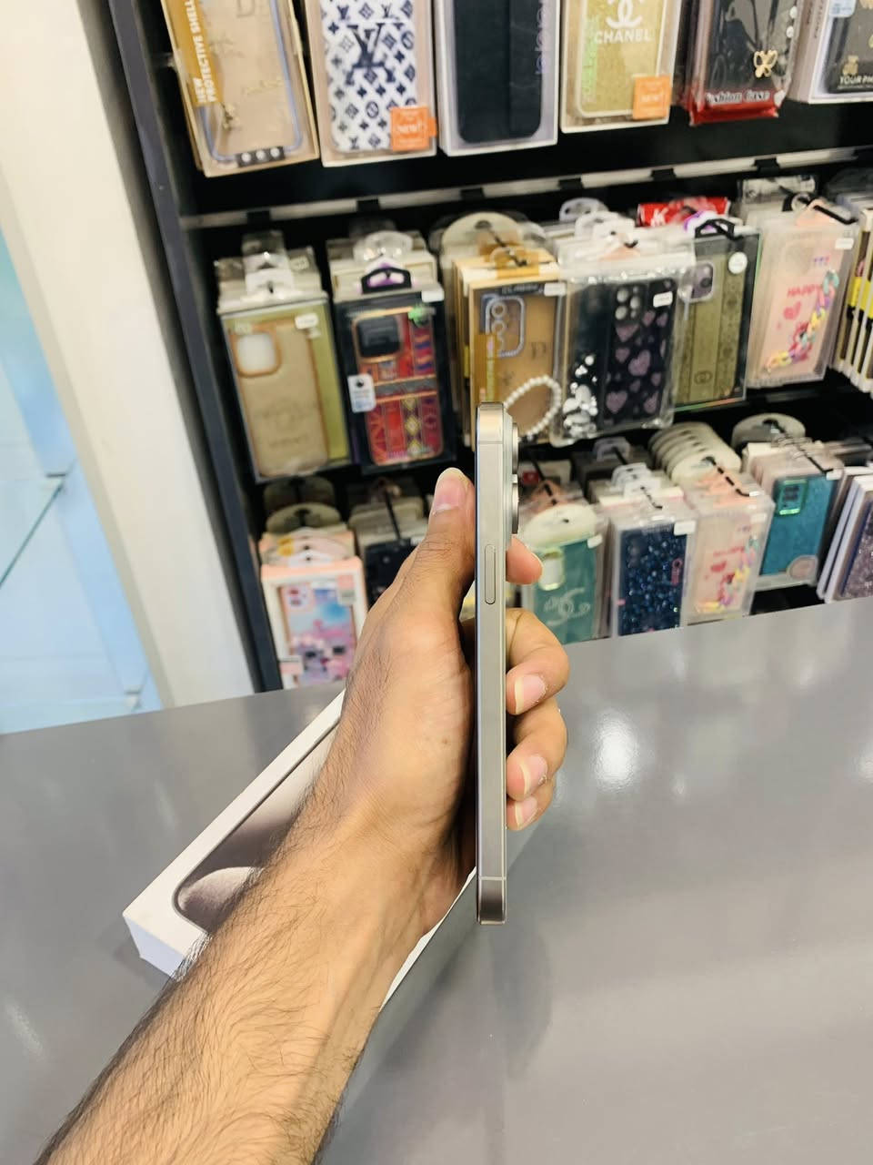 ايفون 15ابروماكس ماستر AAA
مستبدل شاشه وكالة ب580الف شاشه 

ذاكره 256 بطاريه 87 السعر 725الف 

العنوان تكريت شارع زهور مقابيل مجمع كنزا 

هاتف ***********
