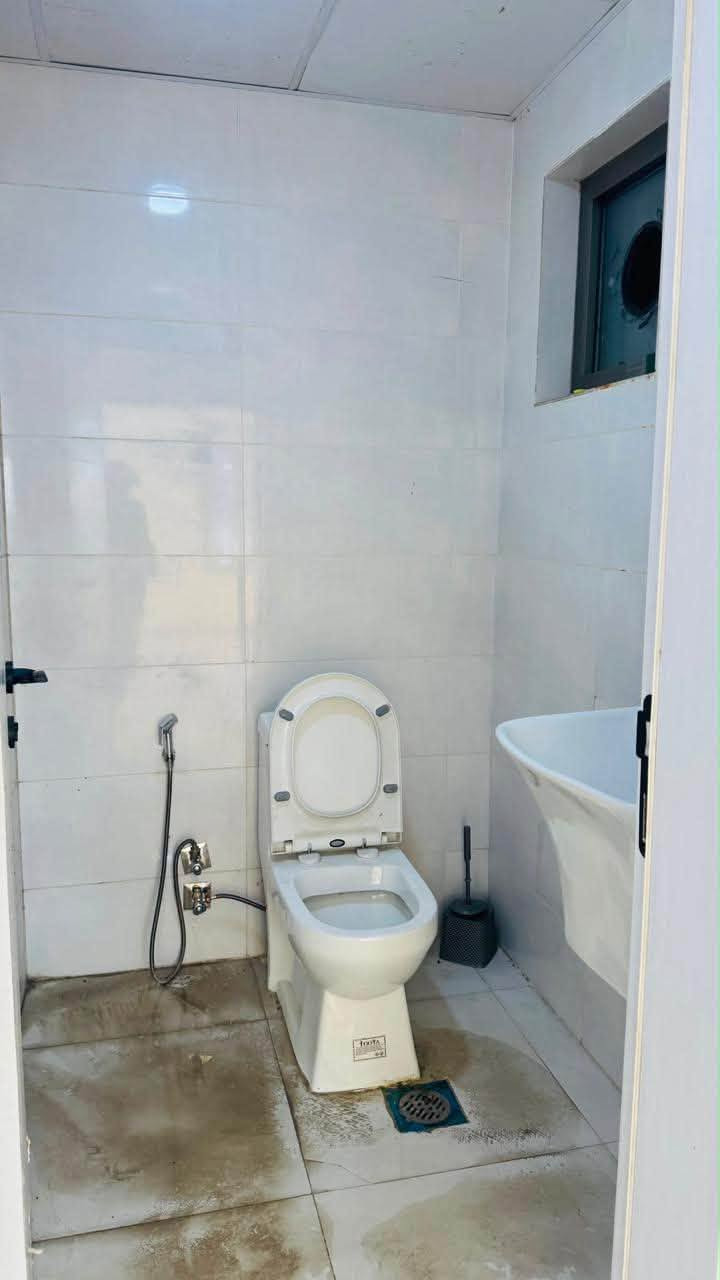 📍 الموقع: مجمع المحبة السكني – السيدية / مجاور بانزين خانة السيدية

🏢 الطابق: الثامن

📐 المساحة: 125 م²

✨ مواصفات الشقة:

🛏️ عدد الغرف: 2

🚿 عدد الحمامات: 2

🌿 عدد البالكونات: 2

🌇 إطلالة هادئة داخل المجمع

🏠 الشقة فارغة وجاهزة للسكن مباشرة

👤 البيع من المالك مباشرةً – بدون دلالية أو عمولة.

✨ فرصة مميزة للسكن أو الاستثمار داخل أحد أفضل المجمعات السكنية في السيدية
لاستفسار واتساب ‭***********‬☎️
