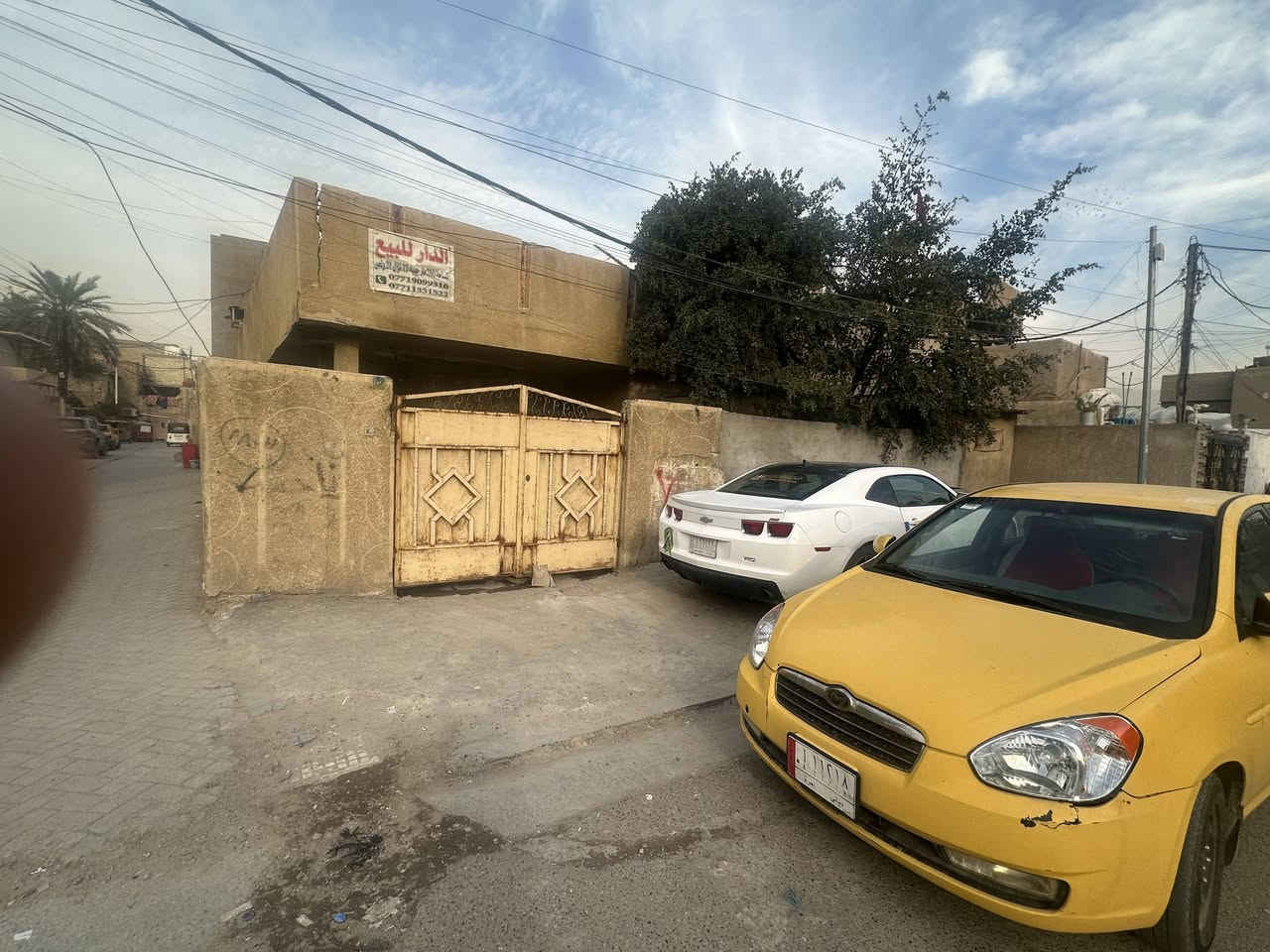 السلام عليكم البيت للبيع بناءقديم مساحة 260متر واجهة 13ونزال20 البيت بيعاع قطعة اراض موقع البيت زعفرانيه باظهره شارع المهد البيت ركن للاسفارتنه الاتصال على الرقم ***********
