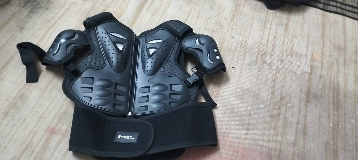 السلام عليكم 
درع كامل وملحقاته 
20 مع التوصيل


**إذا كنت صاحب هذا الإعلان وتريد حذفه لأي سبب، رجاءا أرسل رسالة إلى الدعم الفني**