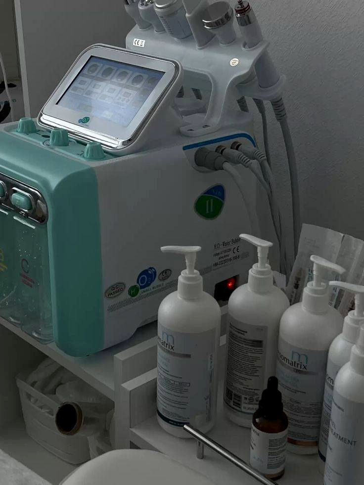 السلام عليكم 
جهاز هايدروفيشل (تنضيف بشرة عميق )
جهاز حديث وبتقنيات عالية

يرهم لأصحاب الصالونات
يرهم لمراكز التجميل
يرهم للحلاقين ( الحلاقين حيل يفيدهم ) 
يرهم للاستخدام الشخصي

الجهاز كامل مع ملحقاته
الملحقات (جهاز بخار + محاليل + منظفات وسيرومات عناية )

للاستفسار اكثر
مراسلة الصفحة
او الاتصال على الرقم ***********
