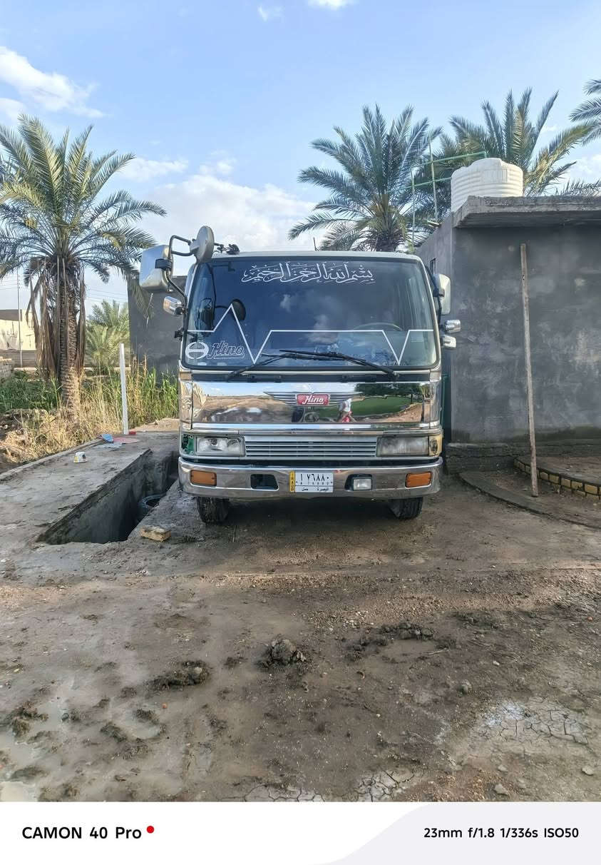 هينو طيره محرك 70 عادي 
كير 7 نمر 
سياره بسمي سنويه جديده باقي ستلام لوحات 
موديل 94 اصل
***********
