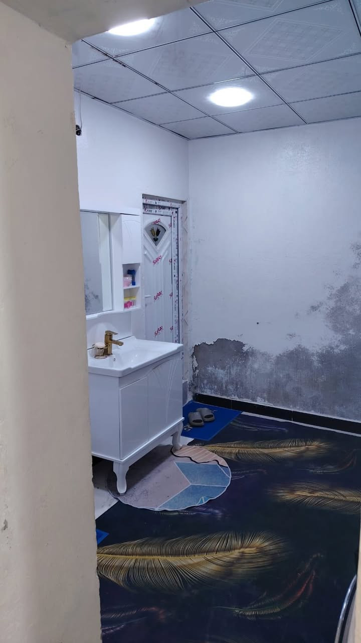 شقه للبيع تحتوي ع غرفتين نوم وصاله ومطبخ وصحيات غربي وشرقي وحمام
+964 771 503 6499
