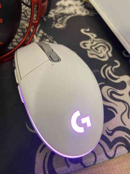 � 
للبيع تجميعة كمبيوتر كاملة (استخدام 5 أشهر فقط) – حالة ممتازة 🔥

مستعجل على البيع – السعر مناسب جداً

🖥️ 
مواصفات التجميعة:

 • كارت شاشة: NVIDIA RTX 4060 – VRAM 8GB
 • المعالج: Intel i5-14400
 • اللوحة الأم: B660M-HDV
 • الرامات: Corsair 32GB DDR4
 • التخزين: M.2 NVMe 1TB
 • مبرد المعالج: CPU FAN
 • كيس بحالة ممتازة
    •      باور سبلاي ZUMAX 750W    

🎧 
الإكسسوارات والملحقات:

 • كاميرا ستريم 2K – 60FPS
 • ويب كام Fifine A6V – لون أبيض
 • كيبورد سلكي
 • قطعة واي فاي WiFi Adapter
 • سبيكر ضخم
 • سماعة HyperX Alpha
 • ماوس Logitech أبيض

🖥️ 
مواصفات الشاشة:

 • حجم 27 إنش
 • دقة 1K
 • معدل تحديث 165Hz

⚡ 
سبب البيع:
السفر

جميع الكراتين مال قطع متوفره. 

💸 
السعر: 1,250,000 دينار فقط (غير قابل للتفاوض)

📞 
للتواصل:
 ***********
