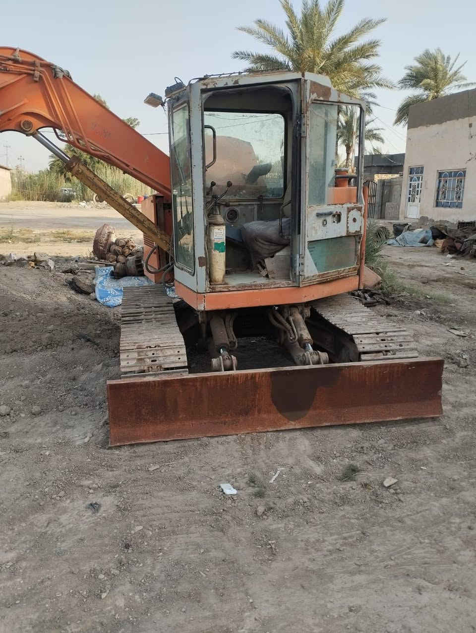 السلام عليكم حفاره هيتاشي حجم 60للبيع محرك ازوزه 4سلندر ياباني شغاله خير من لله جب كسر صرف جدد 5رولات ارقام او سنويه سعره مناسب مديل 97سعره 75ورقه او بيه مجال ***********////***********موجود وتساب لمو شراي لتصل
