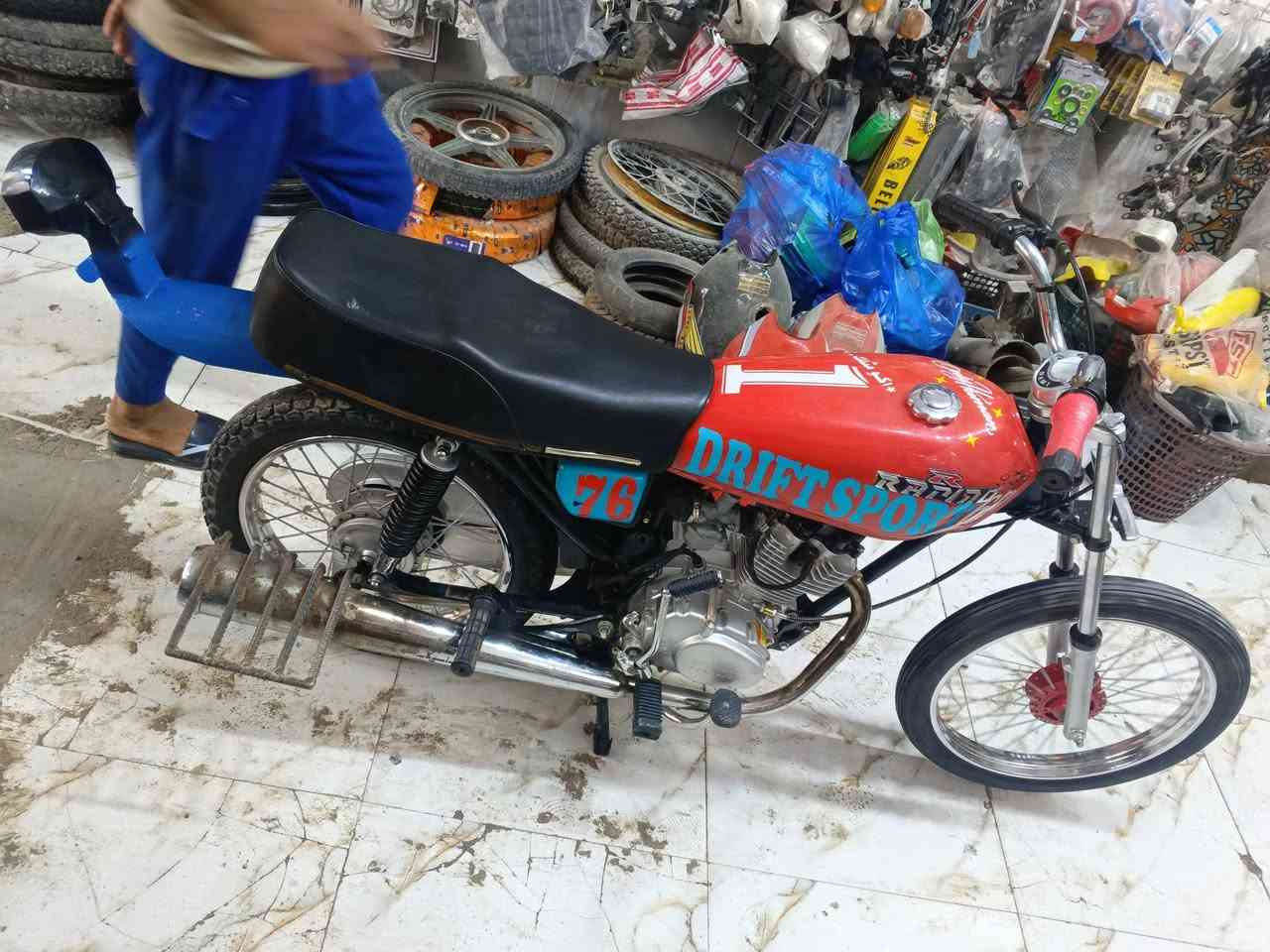 السلام عليكم دراجه 4 قير كلك موديل 23
ضغط كله 26 

سعر 500 

دراجه ناشفه كلش حلوه 

عنوان كوفه 

***********
