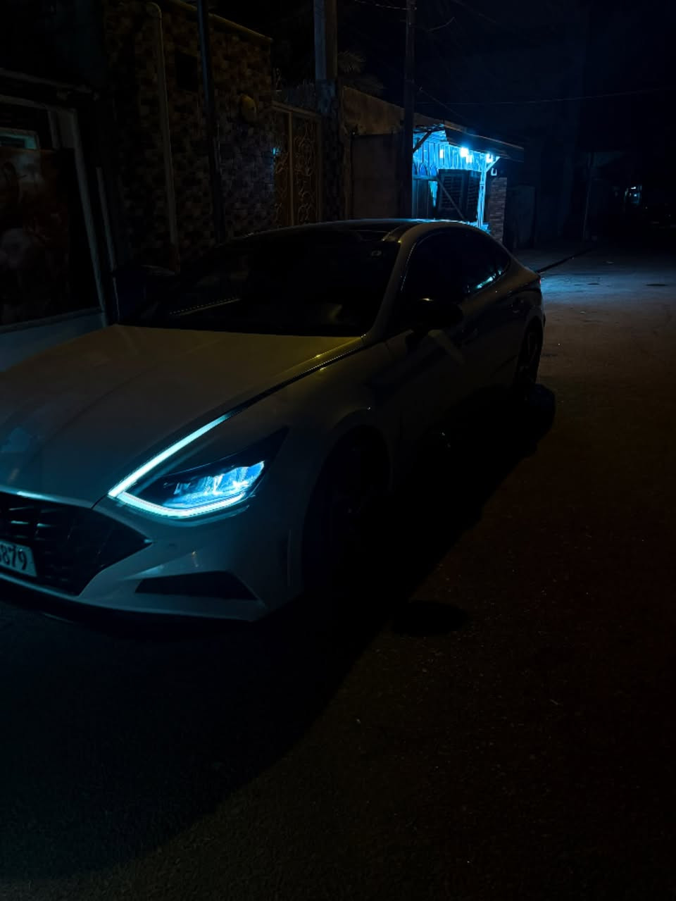 🛑 سوناتا مديل 2022 فول لمتدد
🛑 رقم بغداد  الجديد حره بأسمي 

مكينه كير تبريد حداديه ودواخل بل كارتون جدد السياره بعتباره زيرو  حادث فقط بنيد بدون واخل +جاملغ بارد 
يوجد صور السونار و رقم الشاصي 
  ( دهن كله أمزويا الأصلي أبدل)
 
(السعر 182 وبيهه مجال قليل)
     *********** الأستفسار 
         المواصفات 👇
           
1- محرك 1.6 تيربو 
2- كير أوتوماتيك 8 سرعات.
3- بصمة بالأبواب وتشغيل زر.
4- تشغيل السيارة عن بعد من الريموت.
6- شاشة حجم كبير 10.25 إنج.
7- عدادات رقمية 12.3 إنج.
8- كاميرا 360 درجة.
9-كاميرات بالنقطة العمياء تظهر داخل العداد.
10- نظام صوت Bose.
11- شحن لاسلكي للموبايل.
12- شاشه أبل كار بلي بلا
13- فتحة سقف بانوراما.
14- مقاعد جلد بلاد
16- تدفئه مقاعد أمامية وخلفية.
17- تدفئه ستيرن 
19- مثبت سرعة راداري ذكي.
20- الحفاظ على المسار تلقائياً.
21- فرملة طوارئ أمامية.
22- تحذير حركة خلفية.
23- حساسات أمامية وخلفية.
24- إضاءة LED كاملة.
25- الحركات المخفية:
26- إذا ضغطت مطول على فتح السيارة تنزل الجامات.
28- الكرسي يرجع لورى تلقائياً عند إطفاء السيارة لتسهيل النزول.
29- المرايات تنغلق تلقائياً عند القفل (حسب الإعدادات).
30- تعرض صورة السيارة 31- والكاميرات عند الاقتراب من عائق.
31- إذا شغلت الإشارة اليمين أو اليسار تظهر الكاميرا الجانبية بالعداد.
32- تنبيه إذا نسيت طفل أو غرض بالمقاعد الخلفية.
33- تنبيه إذا السيارة اللي قدامك مشت وأنت واقف
