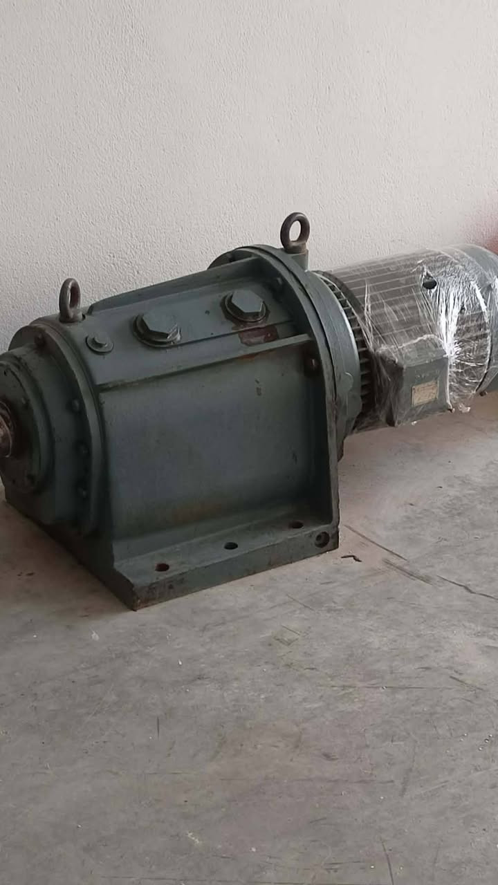 ماطور  وكيربوكس الماني زيرو البيع 20 حصان دورة38 شفت کیربوکس 90                       ***********
