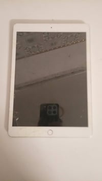 ايباد7 اللبيع نضافه 85 سعر 100 ألف وبي مجال عنوان بغداد الشعب 07700237...