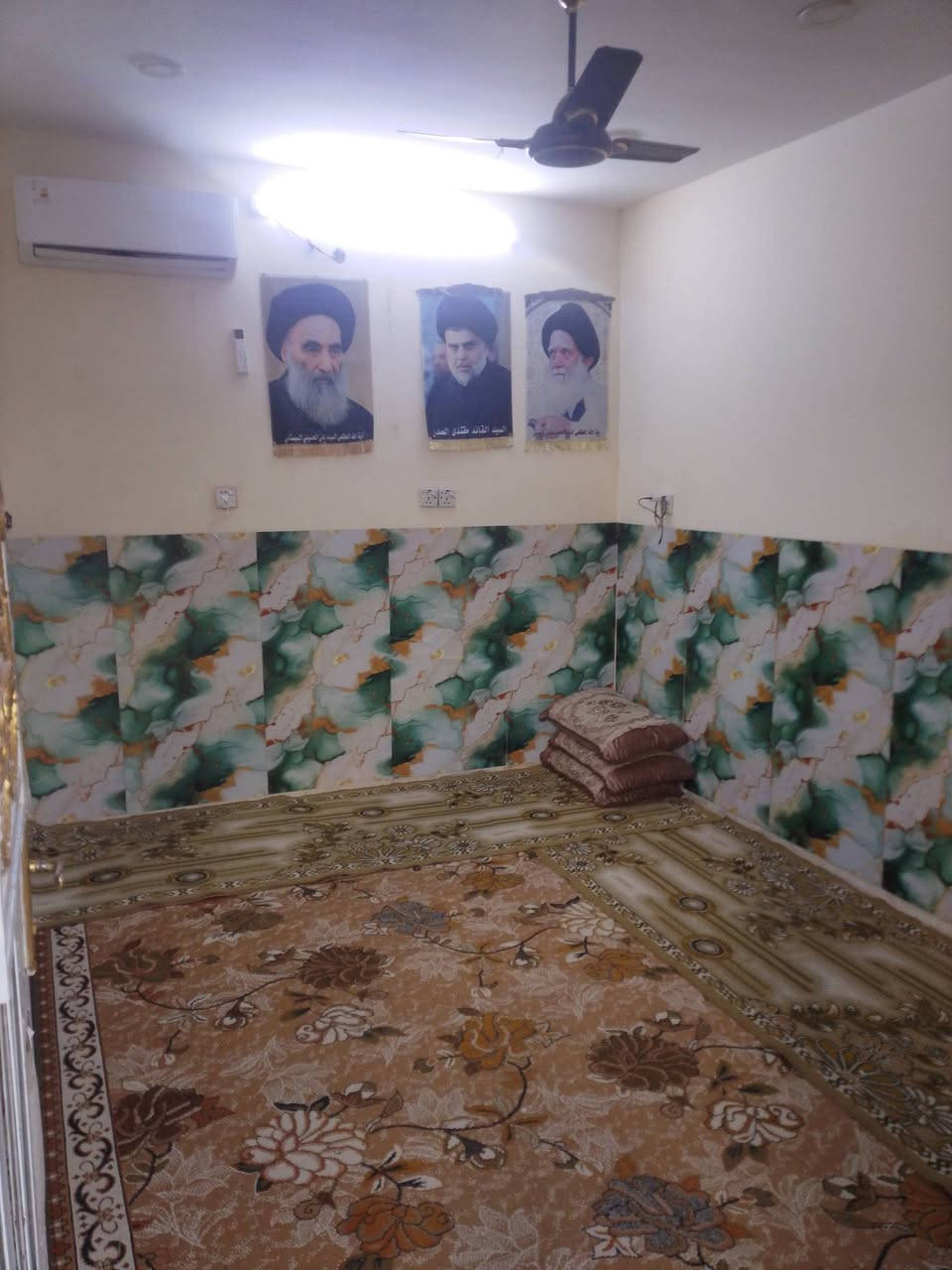 السلام عليكم شباب بيت لبيع طابقين معسكر بلديات مساحه 100م قرب سوك معسكر وخلف  صحافيين الاستفسارات تواصل مع رقم تالي ***********
