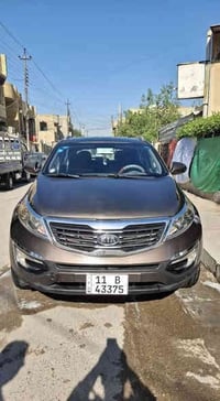 اخوان عندي سياره سبورتج الموديل 2012  خليجي سياره مكفوله من حادث فور و...