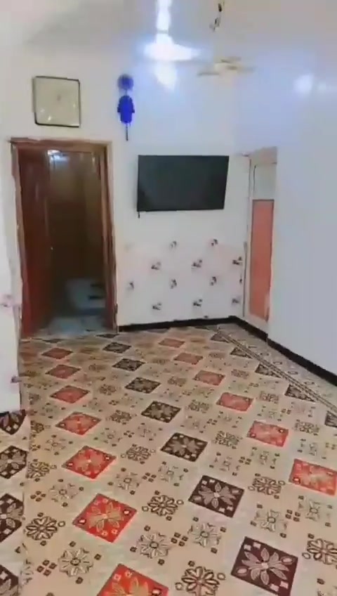 بيت للبيع  طابو صرف في كربلاء المساحه 154متر طابقين في حي العسكري ثاني فرع عن شارع العام  السعر 125مليون للاستفسار ع واتساب ***********وع خط***********
