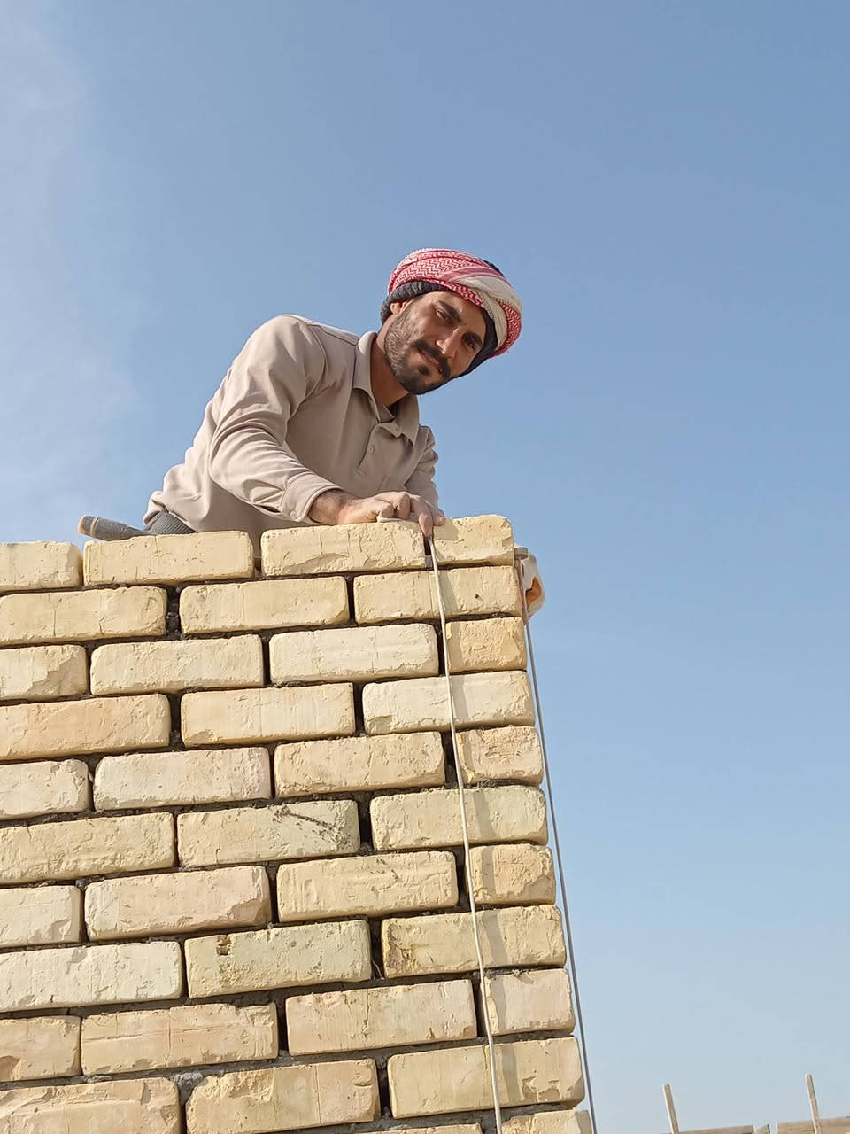 خلفه بناء
***********
