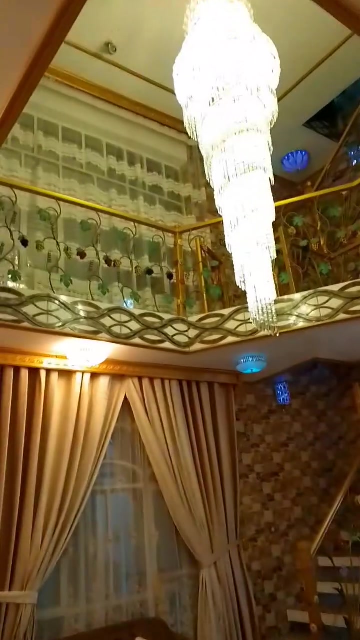 للبيع بيت مساحة  840 م حديقة كبيرة مع كراج يسع 6 سيارات صغيرة صحيات مع مخازن 2 البيت بناء مساحة 225م طابقين الطابق الاول/ يحتوي على صالة كبيرة  هول كبيرة حولي ضخم غرفتين نوم كبار صحيات مطبخ حار ومطبخ بارد صحيات +مخزن كبير داخل البيت
الطابق الثاني /عبارة عن سويتات 2  كاملات كل واحد يحتوي على غرفتين كبار وهول ومطبخ وصحيات وبلكونات  2. ومدخل داخلي ومدخل خارجي يصلح للاستثمار  طابو سند 25  بااسم صاحب السند الاصلي بغداد الزعفرانية. نهاية ال اربع شوارع   قريب على الشارع الرئيسي تبليط ومجاري وكهرباء خدمات كاملة قرب جامع الكيلاني شارع التبليط  للاستفسار ***********
للبيع بيت مساحة  840 م حديقة كبيرة مع كراج يسع 6 سيارات صغيرة صحيات مع مخازن 2 البيت بناء مساحة 225م طابقين الطابق الاول/ يحتوي على صالة كبيرة  هول كبيرة حولي ضخم غرفتين نوم كبار صحيات مطبخ حار ومطبخ بارد صحيات +مخزن كبير داخل البيت
