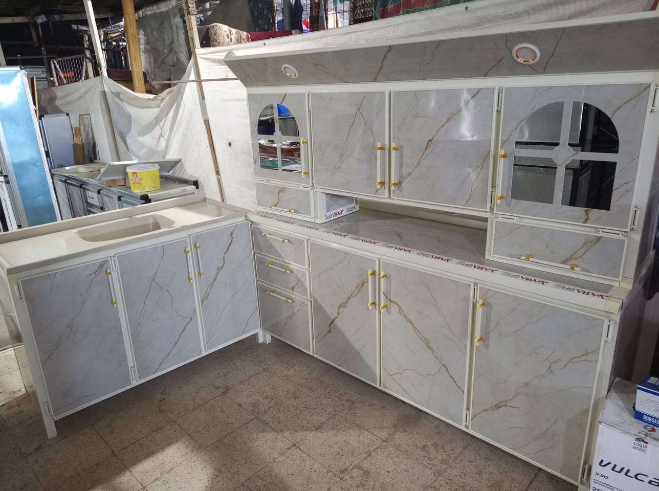 مستعد لشراء الكاونترات ومستعد لمعارضة الكاونترات المستعمله بالكاونترات الجديده .
متاح .كاونترات جديده قياس السنك متر و30 سم وقياس الملحق مترين وقياس الارضي مترين .شغل توصي يختلف عن الموجود بالسوق .السعر 375 الف .العنوان قادسيه 2 قرب جامع ذياب العراقي 
***********
***********
متوفر واتساب ويوجد خدمة توصيل
