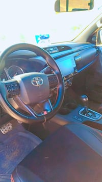 هيلوكس GR موديل 2024 سعودي مكفوله كفاله عامه ماشيه 33الف هذا رقم الهات...