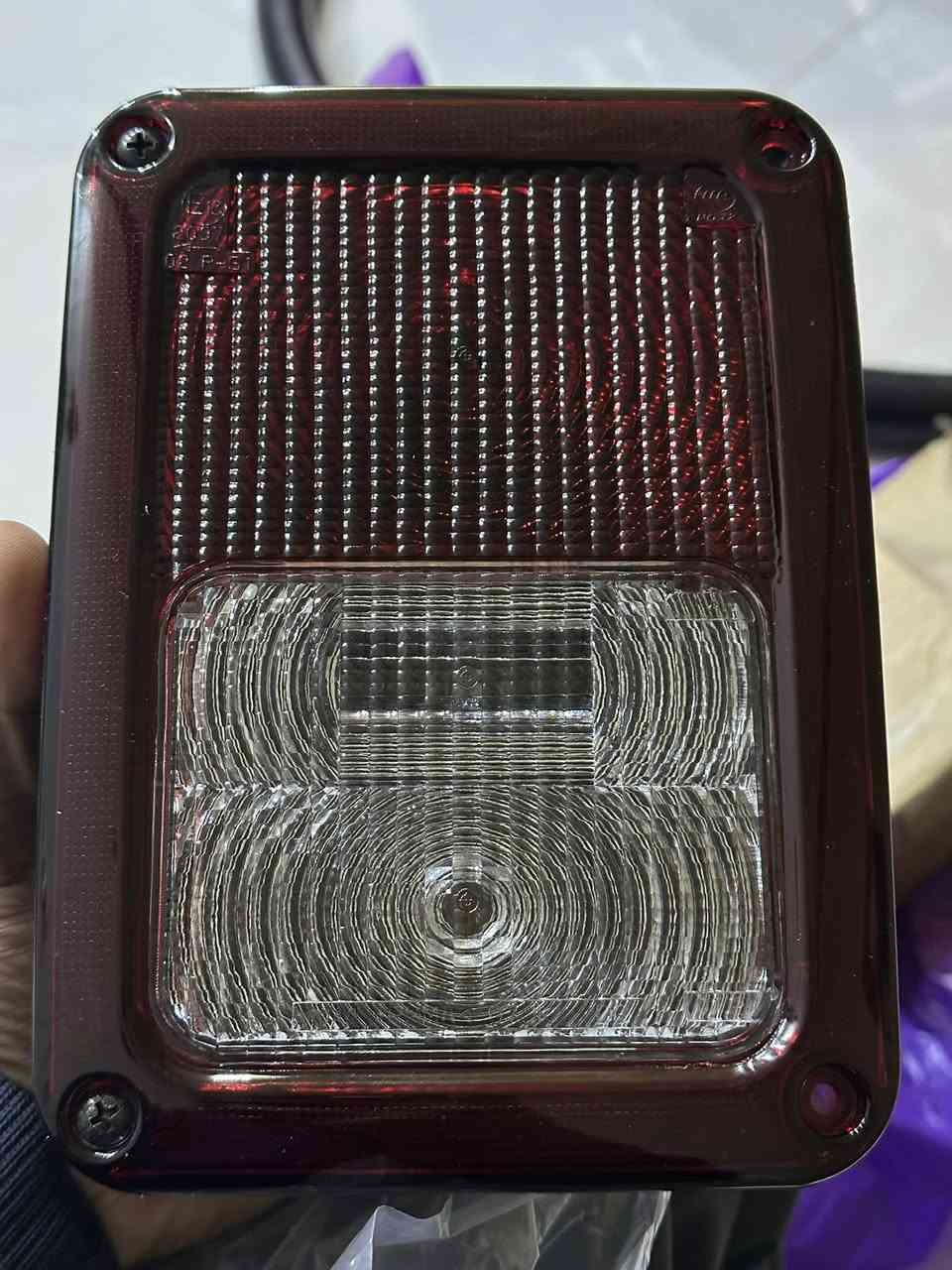 جدد
زوج مصباح خلفي، عدسة حمراء يسارية + عدسة شفافة مع لمبة هالوجين، متوافق مع جيب رانجلر موديلات 2007-2017

توصيل متوفر


**إذا كنت صاحب هذا الإعلان وتريد حذفه لأي سبب، رجاءا أرسل رسالة إلى الدعم الفني**