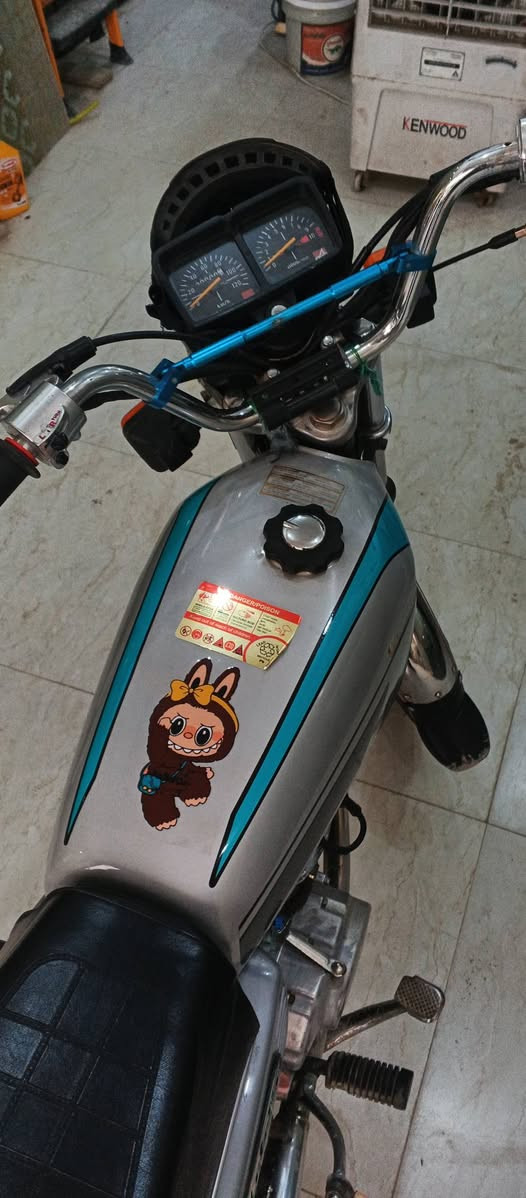 سلام عليكم
مكلف بالبيع. دراجه ارشه 2018 نضافه شوفت عينك أوراق أصوليه. كهربائيات كامله تايرات جديد. السعر 450 بيها مجال حك الجيه. للتواصل على الرقم ***********
