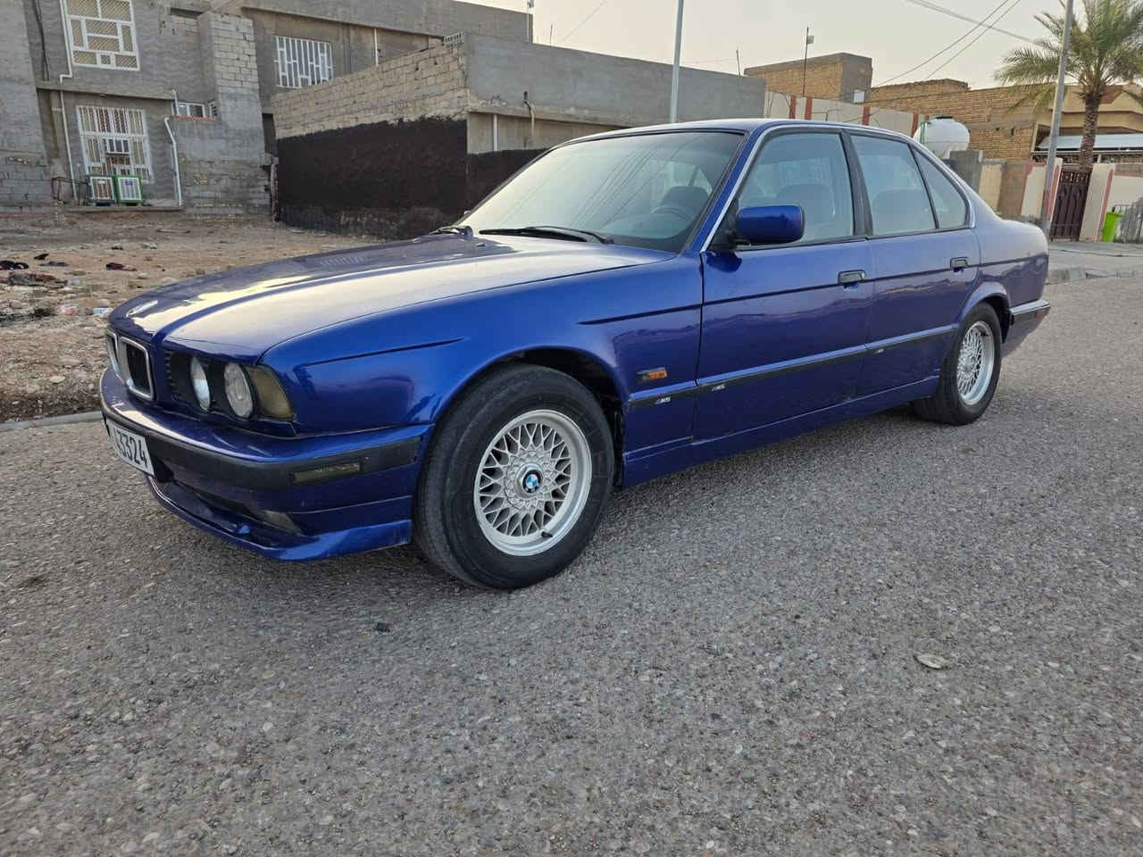 السلام عليكم من رخصة الادمن 
بي ام حجم ٥٢٥ حاليا بيها مكينة ٢٠ مسكر عدلة مكفولة  موديل ١٩٩٠ رقم ديالى انكليزي بسمي سنوية ٢٠٣٠ هزة جديدة السيارة وارد يابان كهربائيات كلها شغالة. المواصفات 
بجم عريض 
كير اوتوماتيك
ويل خلية اصلي
ترايش M 
مري M
سكنات وارد امريكي 
حدادية امامي جديدة مع الدبلات
حدادية خلفية جديدة مع الدبلات
جعمقة ستيرن جديدة 
بطيخة جديدة 
غرفة صاج 
كاعية جلد جديدة 
تنتة جديدة 
سلايد روف جديد
سنتر لوك مع سويجين 
تخم سماعات مع مسجل جديد
دشبول ايرباك 
سيارة حلوة وجاهزة مابيها خياس كشنات مدوشمات جديد السعر 57 ورقة وبيها مجال كلش بسيط للاستفسار مكاني ديالى بلدروز 
***********
***********
