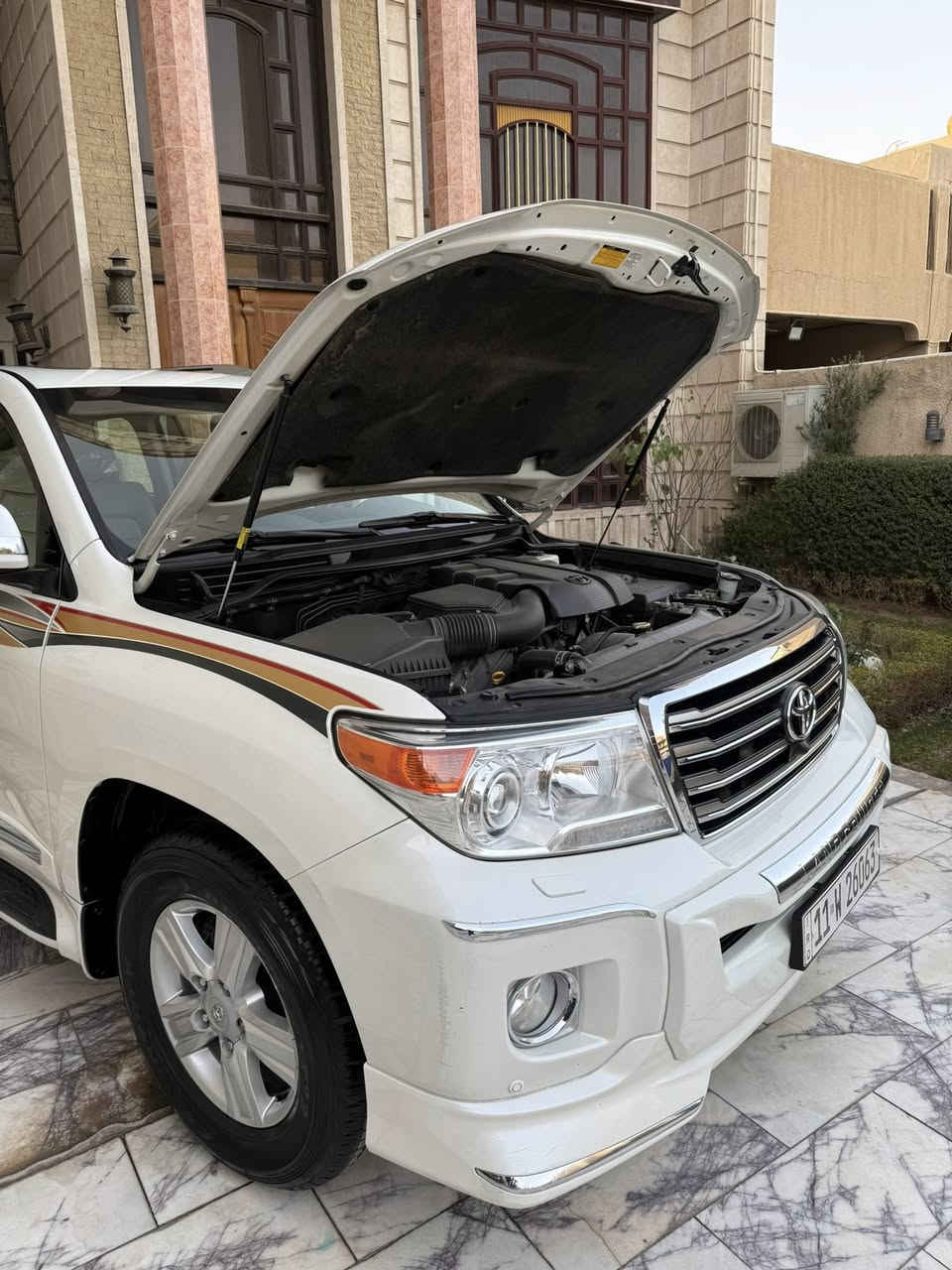 لاندكروز 2015 بريم اصلي DVD ماشية 75 حقيقي شرط الفحص سيارة كفالة عامة من الصبغ حتى الدعاميات 
( فقط رصعات ثنين بارد ما مبين بالعين فقط بالسونار ) 
*** ( ملاحظة الشريط ما طابع جديد)
السيارة جديدة جداً واحلى من الصور 
رقم بغداد الجديد باسمي تحويل مباشر
 مكان السيارة  بغداد زيونة 
اتصال او وتساب /***********
