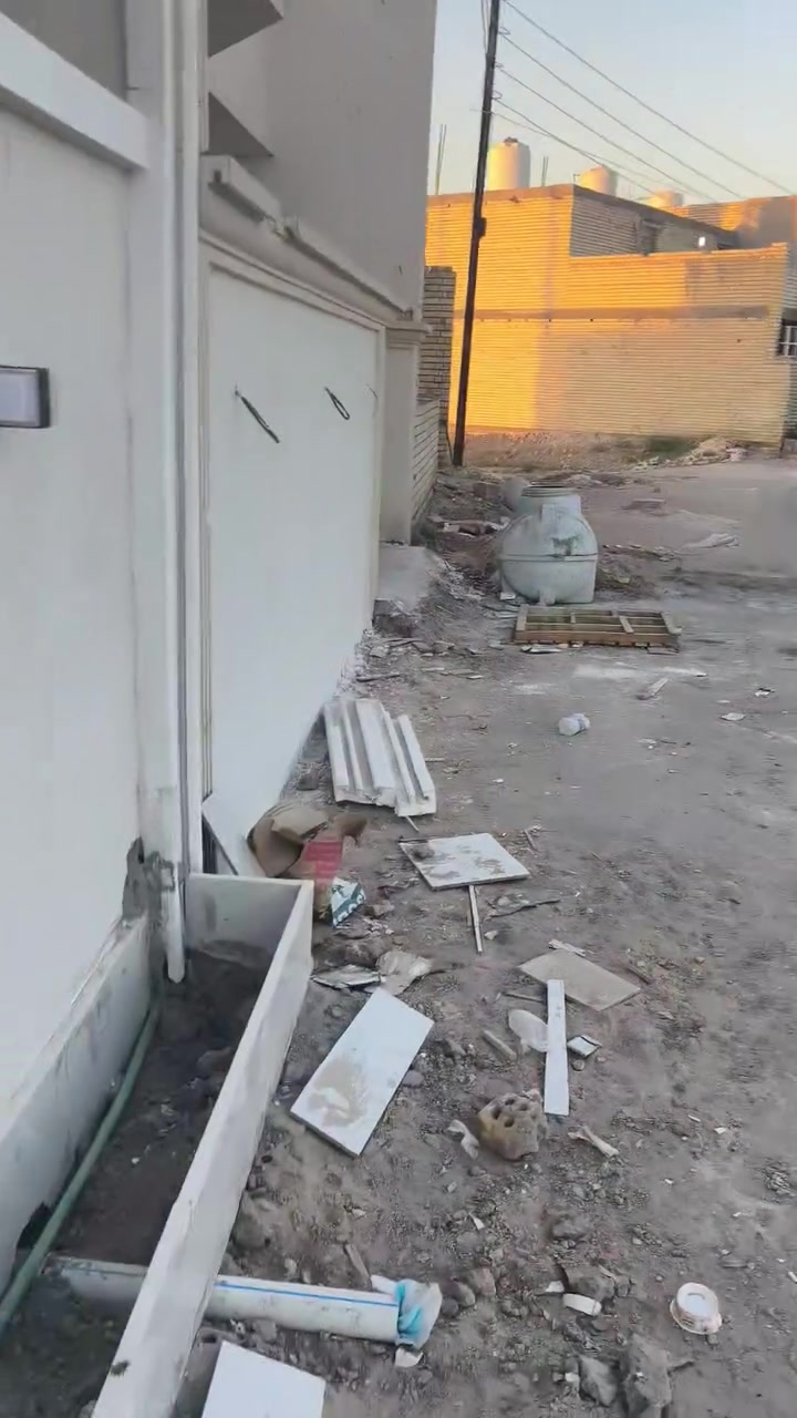 السلام عليكم بيت 50متر طابو سند 25الدوره هورجب خلف افران الزيتون بيت جاهز للسكن خدمات كامله ماء كهرباء نت ضوئ تحويل شركه للستفسار التصال على ***********

