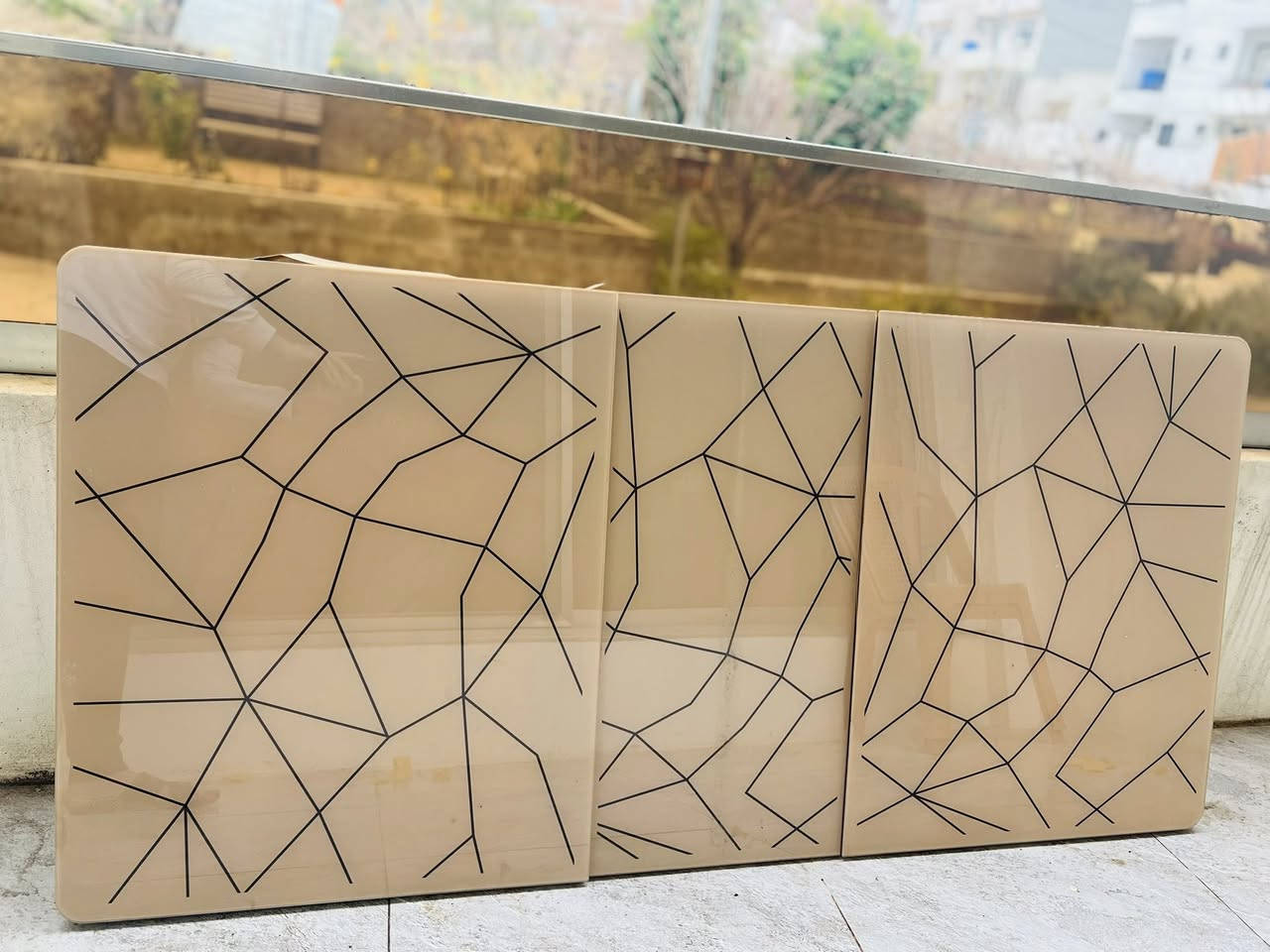 ميز طعام ،بدون كراسي ،مستعمل قليل ،فقط بدون كراسي ، سعره (35 الف) ،عنوان دهوك حي العسكري اعلى  شراي علق واجيك خاص او اتصل او واتساب ***********
