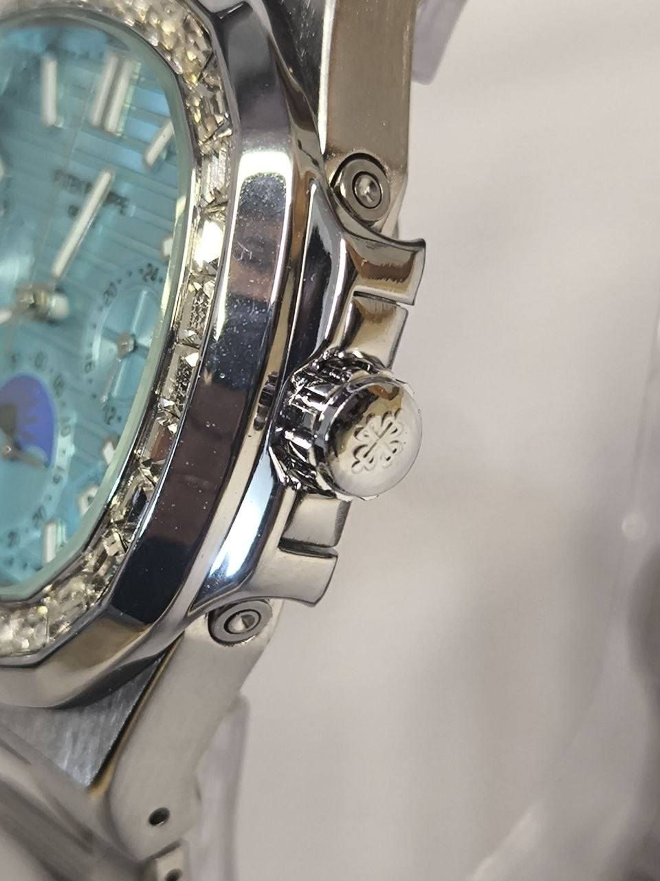 ساعة باتك فلب PATEK PHILIPPE مشذر
تحفة فنية 
لرجال الاعمال
مكينة كوارتز ( نظام ستوبوج ) جميع السناتر شغالة
ثلاث تحكما ( 1 ظاهري و 2 مخفي )
هيكل يتانلس ستيل والطوق مشذر دايموند
ميناء مميزة مزودة بمنفذ تاريخ 
زجاج معدني ضد الخدش
مقاومة الماء والغبار 
 قفل فراشة مختوم حفر 
ساعة مختمة بالكامل

🔴ملاحظة متوفر قطعتين فقط 

السعر :- 40 ع اول تم 
للحجز والاستفسار يرجى مراسلة الصفحه


**إذا كنت صاحب هذا الإعلان وتريد حذفه لأي سبب، رجاءا أرسل رسالة إلى الدعم الفني**