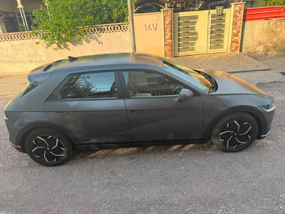 هيونداي أيونيك 5
كهربائية بالكامل 
ماشية 61 ألف كم 

السعر17000$

مدى الشحنة 520 كم 
كشنات جلد مع هيتر هيتر للستيرن 
تبريد قطعتين داخلية لونين 
السيارة نظيفة 
العنوان الموصل الأيمن

 رقم التواصل ::***********
