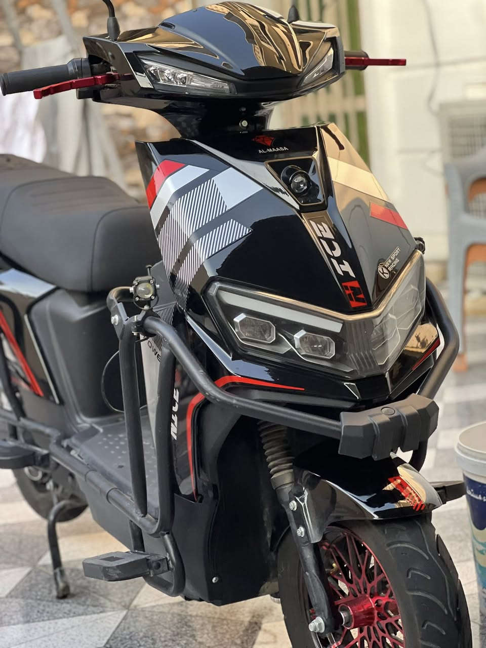 السلام عليكم للبيع. دراجه شحن سكنس موديل2025 فول مواصفات لايتات زنون عالي ناصي بطاريات عل فحص دراجه نضيفه كما موضح بل صوره  السعر 750 وبيه مجال قليل المو شراي لايتعبني عنوان فلوجه حي نزال ***********
