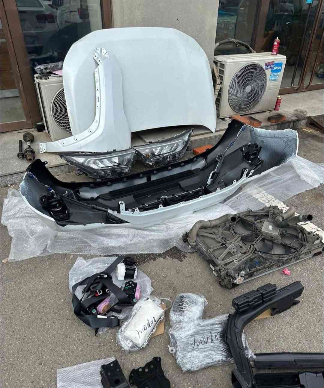 السلام عليكم قطع غيار تويوتا راف فور اصلي اصلي تفصيخ من موديل 2021 _2026 جميع قطع راف فور الاتصال ***********
