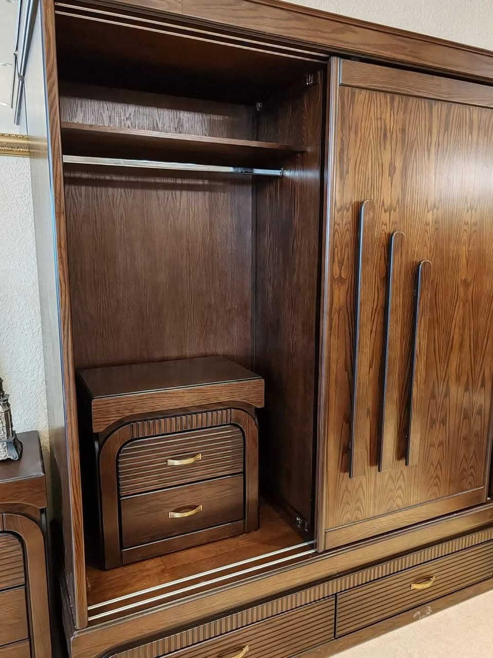 ✨ غرفة نوم ملكي – خشب جوزي طبيعي " سنديان " 
شغل يدوي بإتقان عالي 👌
تفصيل حسب الطلب وبأفضل المواصفات
📐 تنفيذ دقيق + جودة تعيش سنين
📞 للاستفسار خاص أو اتصال ***********
عصام النجار 
#الاثاث_العراقي
#غرف_نوم
#تفصيل_حسب_الطلب
#جودة
#راقي
#صناعة_عراقية
