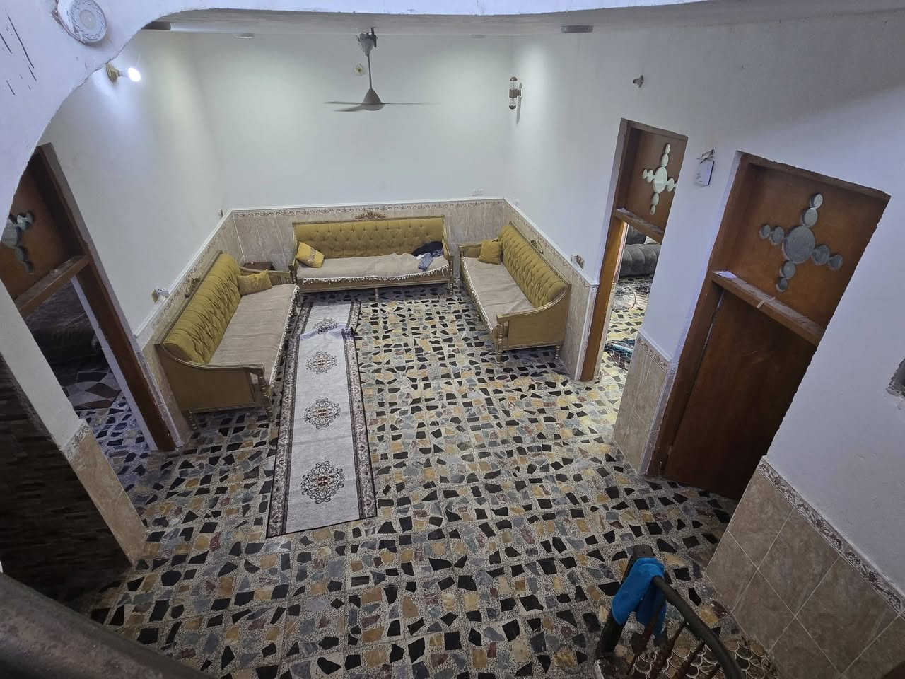 📍 الموقع: شارع ستين قرب صيدلية كبسولة 
📐 المساحة: 200 بناء حديث
↔️ الواجهة: 10 متر
⬇️ النزال: 20 متر

🏢 عدد الطوابق: طابقين

🔹 التفاصيل:
🔸 الطابق الأول:
🛏️ غرفة عدد وحده 
🛋️ صالة
🛎️ استقبال
🍽️ مطبخ
🚿 حمام وصحيات
كراج 
ومنور
🔸 الطابق الثاني: 
غرفة عدد ثلاثة
صاله 
وحمام وصحيات 

⭐ المميزات:
✨ البيت مرتب وجاهز للسكن
📍 قريب من كافة الخدمات

💰 السعر: اكتب تم يجيك خاص

————————————
#متابعة_الصفحة
#نستقبل_جميع_عروضكم
———————————————————
🔺#للاستفسار الاتصال ع الارقام
***********📲 رسول
‏‪***********‬‏ 📲  ابو رسول
واتساب ***********
————————————
او زيارة مكتبنا متواجدين 11 صباحاً إلى 8 مساء 
🔺مكتب رسول الناصري للعقارات 
🔺العنوان:-شارع 60 مقابل صيدلية كبسولة
