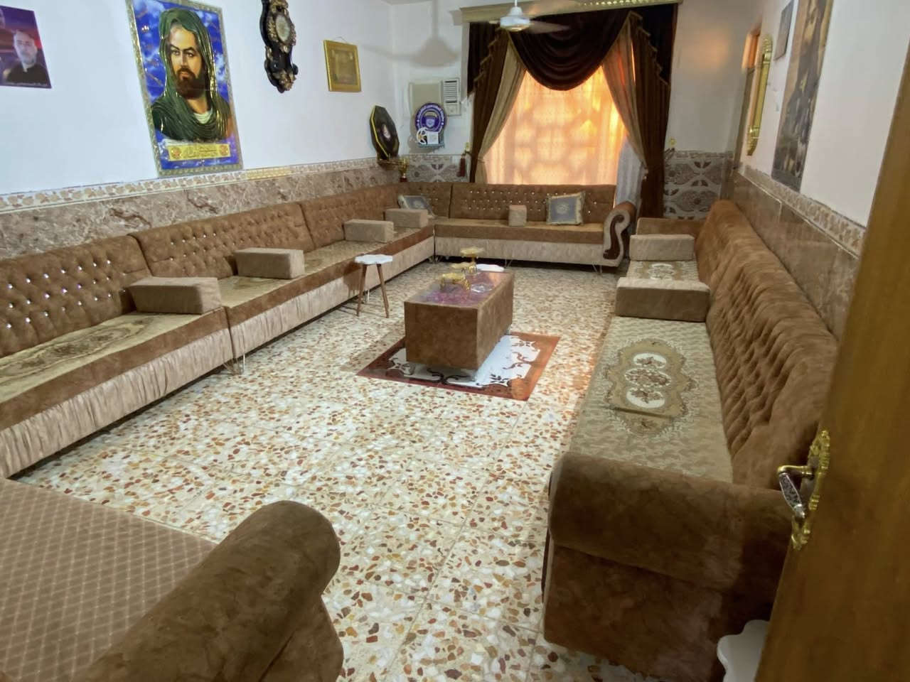 تخم ديوان١٥ متره للبيع جديد خيط ما مكطوع منه سعره مليون و ٣٠٠ / اي ستفسار ***********
