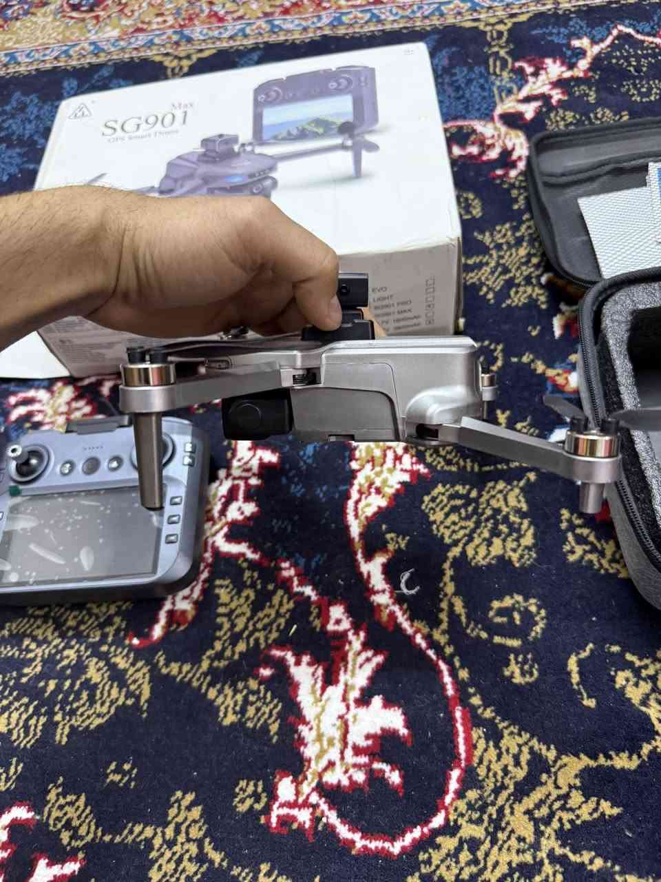 درون SG 901 للبيع فول نضافه مع كامل ملحقات جوستك بلادي مع طياره وبطاريه وكبيل شاحن 🔌 متوفر توصيل كل محافضات مده استخدام 25. دقيقه كامره فول HD مده 3كيلو ارتفاع 150 متر عنواني كركوك للاستفسار ***********
