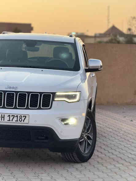 السلام عليكم Jeep موديل 2018 خليجي كفاله عامه ع ايدي سيارة بسمي تحويل مباشر 
كفاله عامه من كلشي 

محرك 3600 فئه لاريدو 

فتحة سقف 

كشنات جلد حساس امامي خلفي 

مري شفط شاشه كامره زراك لايت 

لايت زنون بلادي هواي مواصفات 

ماشيه 99 الف كم تخم جديد حداديه سيارة جاهزة ع الاخر سعرهة 280 بيهة مجال مكاني واسط قضاء الحي 

***********

***********
