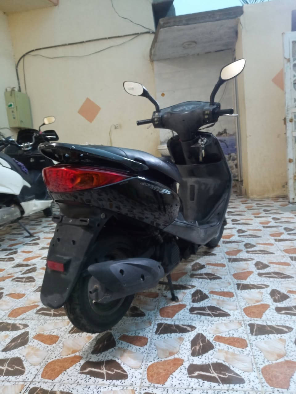 السلام عليكم للبيع دراجه بريز اكزز لايت عالي دراجه مكفوله مكينه كلجات كفر ختم واحد خارج وداخل دراجه مكفوله كفاله عامه من ناحيه كلشي ما ناقصهه برغي  ما مفتوح بيهه السعر اتصل عنوان ديالى /***********
