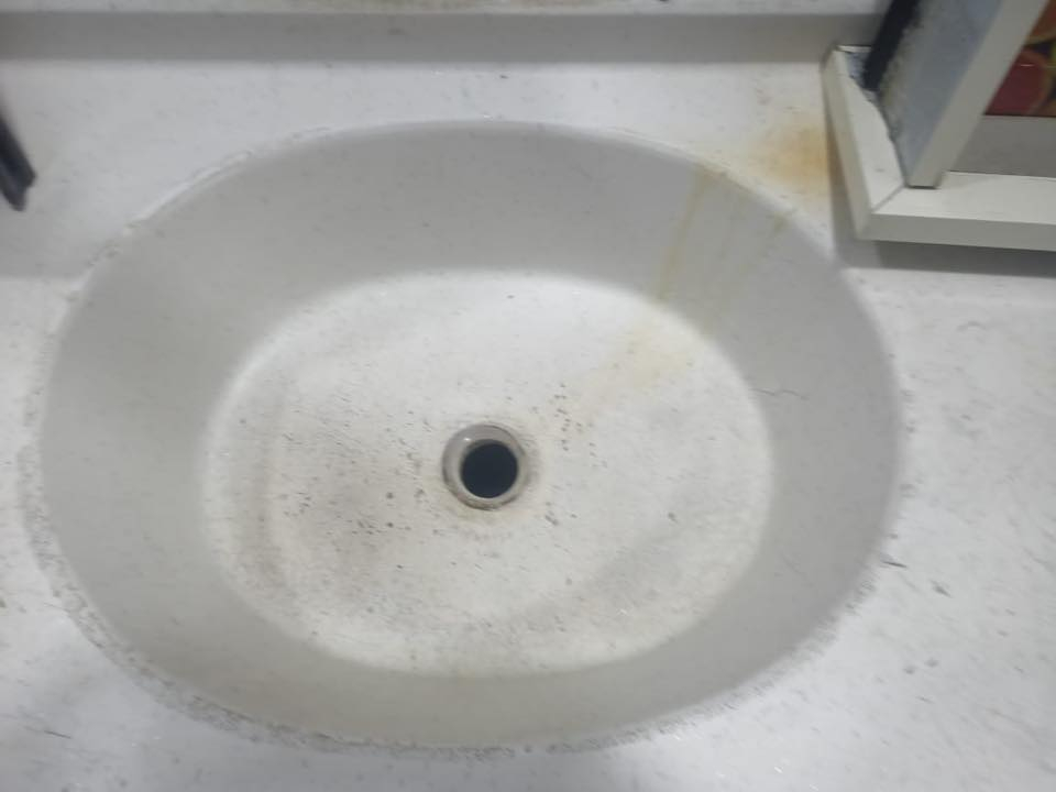 للبيع كاونتر  مترين مع سنك مرمر الكاونتر شغل باب اول مبطن داخله نضافه 80‎%‎    اي  استفسار ع الواتساب  *********** مكان البصره تنومه  يوجد توصيل لجميع مناطق البصره
