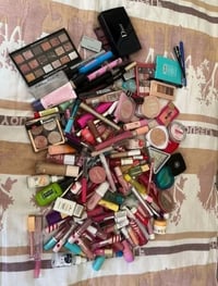 طقم مكياج • مجموعة