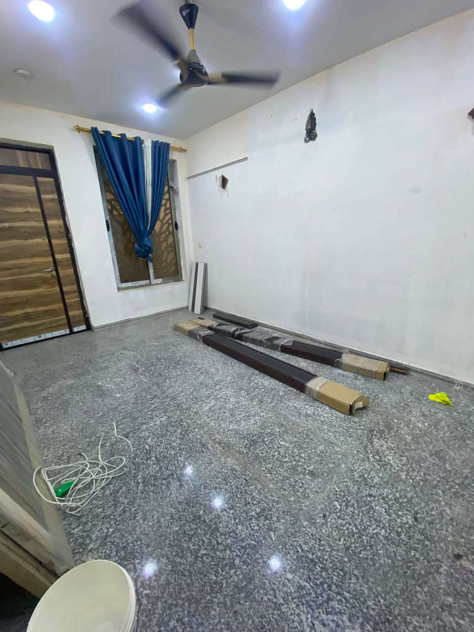 بيت للايجار مساحة 85 متر خلف مطعم اكليل الجبل
يتكون من الطابق الاول مدخلين صاله + مطبخ + غرفه نوم + حمام + منور
الطابق الثاني 2غرفين نوم + حمام 
بيتونه وبلسطح اكو غرفة سندويش مثل المخزن يعني 
والبيت بي خط انترنت وبي خط كهرباء 

سعره مليون 

للاسـتفسـار الاتـصال علـى الارقـام التـاليه  او زيـاره مكـتب عبدالله الرفيـعي السيـديه_شارع الضـباط_ مقابل مجـمع لحـوم جويـلي 

#مكتب-عبدالله-الرفيعي

***********

‏‭***********‬

‏‭+964 770 712 2380‬

━━━━━━━━━━━━━━━

#بيت #عقارات #منزل #بيع #وساطة_عقارية

#شركة #سيدية #بغداد #عراق

#عقارات_السيدية

#عقارات_الكرخ #ايجار_تجاري

#بنايات_سكنية

#عقارات_القادسية #عقارات_اليرموك #عقارات_المنصور

#عقارات_الحارثية #عقارات_الكاظمية #عقارات_الاعظمية

#عقارات_العطيفية #عقارات_حي_الجامعة
